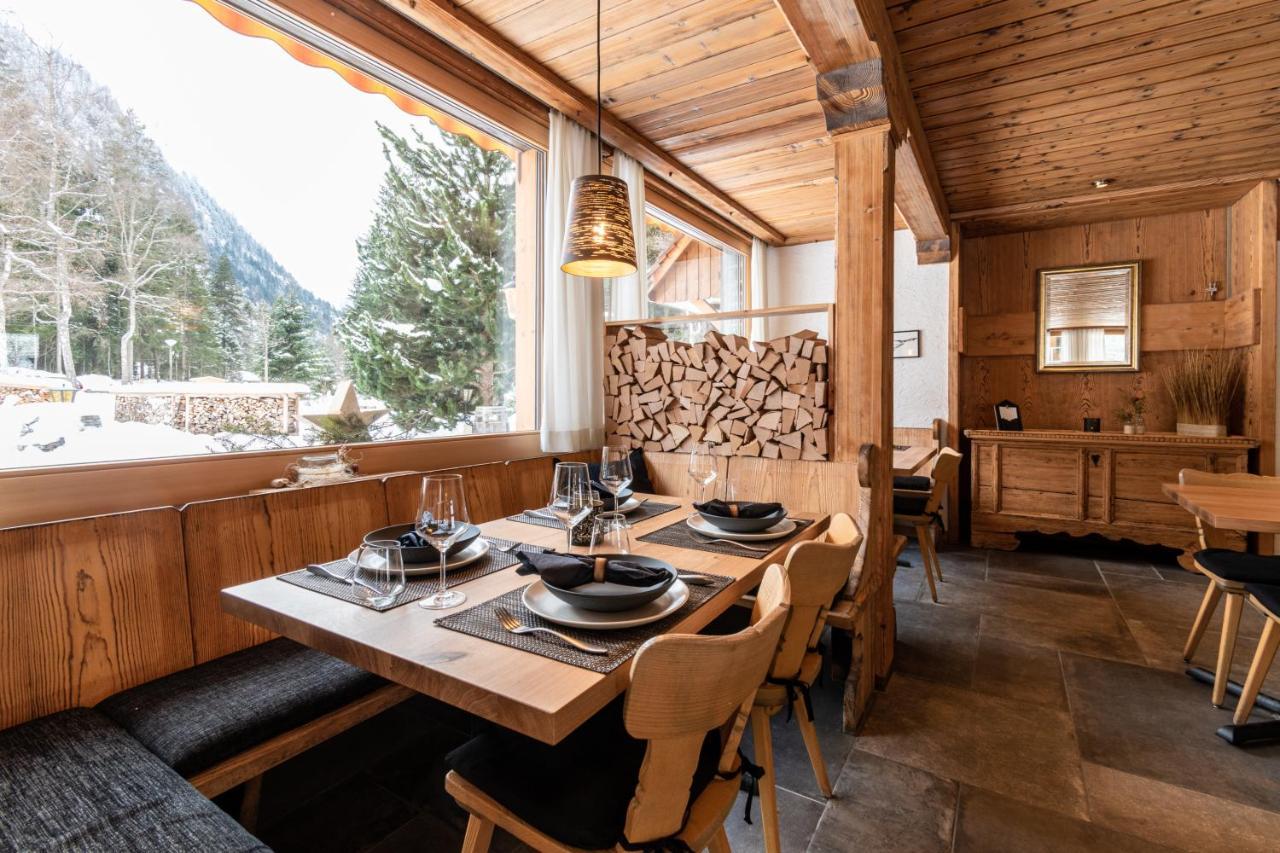 Typically Swiss Hotel Ermitage Kandersteg Bagian luar foto